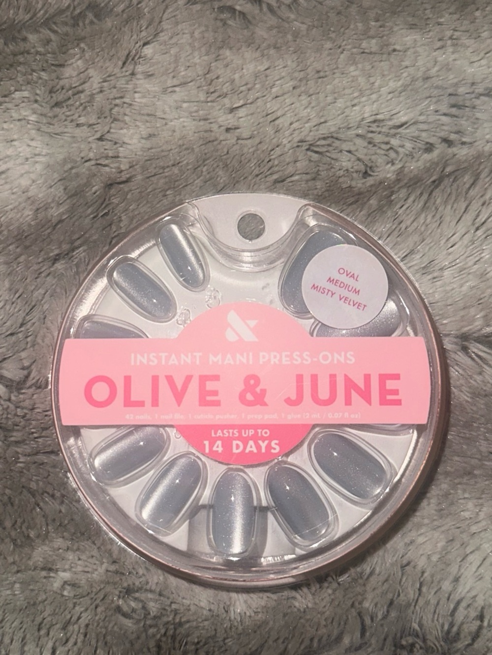 BRAND NEW ‘Olive & June’ oval medium misty velvet press on nails